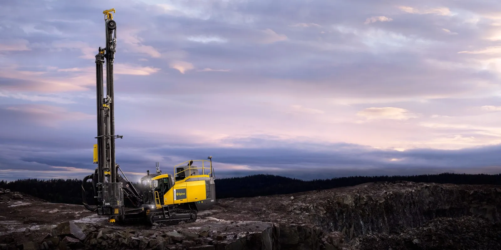 Epiroc SmartROC D65 em operação autônoma com supervisão remota via painel CAP